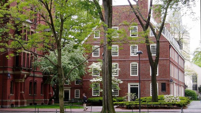 Полиция ищет террориста в пригородах Бостона: закрыт Гарвардский университет