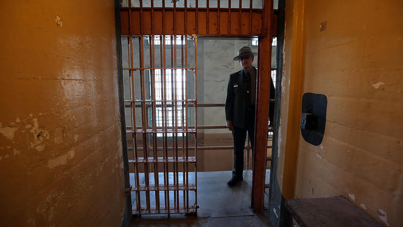 Голодающих в тюрьмах Калифорнии будут кормить насильно