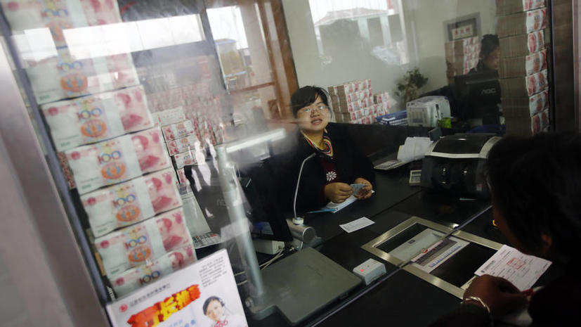 Китайские банки выкладывают деньги на витрины, чтобы доказать свою состоятельность