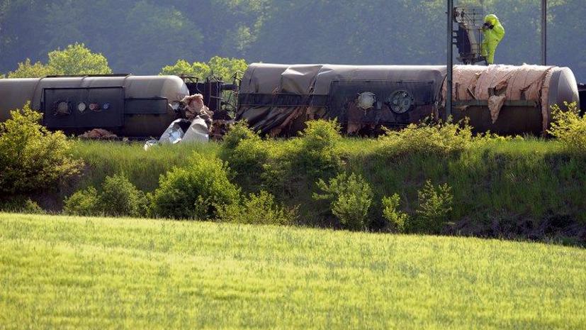 В США из-за аварии поезда с химикатами эвакуированы сотни человек