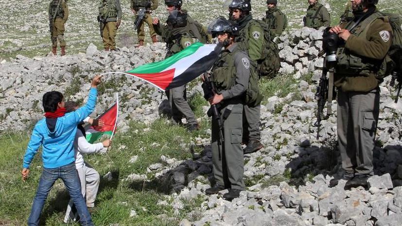Израильские военные сажают палестинских детей в тюрьмы и издеваются над ними