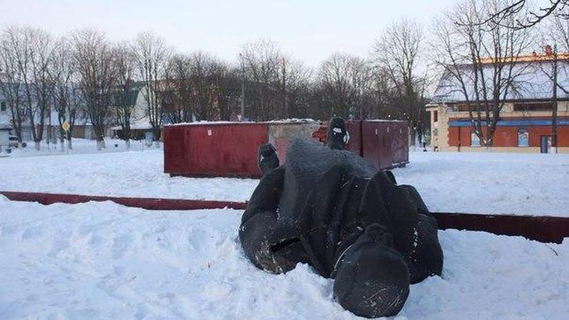 Под Киевом снесён 6-метровый памятник Ленину