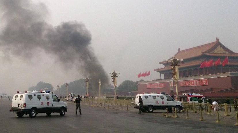 Китай объявил автокатастрофу на площади в Пекине терактом