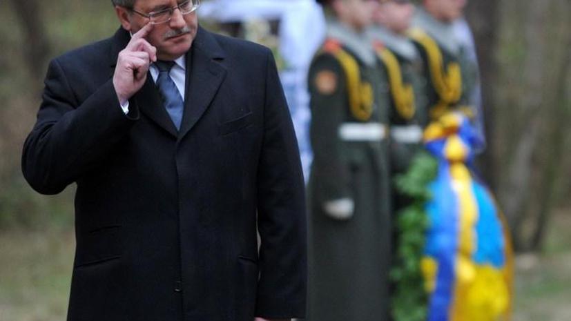 Президента Польши Бронислава Коморовского атаковали сырыми яйцами на Украине