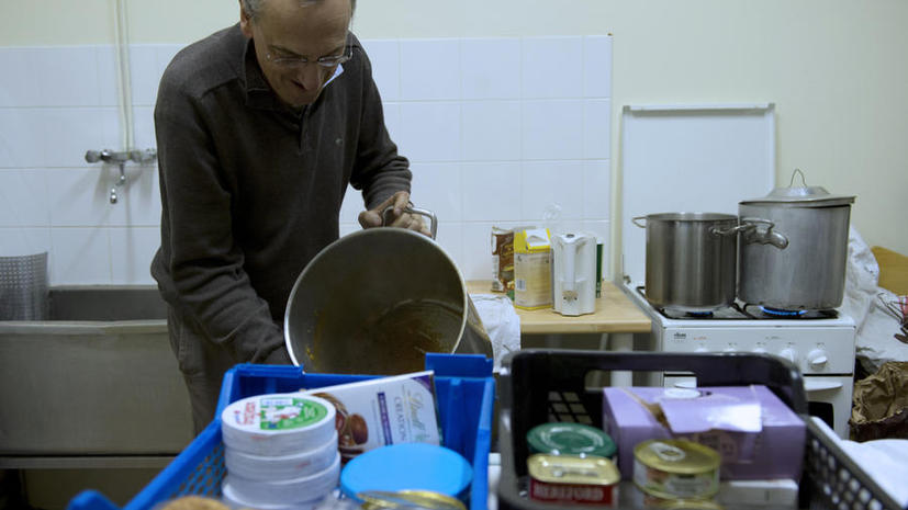 Красный крест раздаст еду британским бездомным впервые за 50 лет