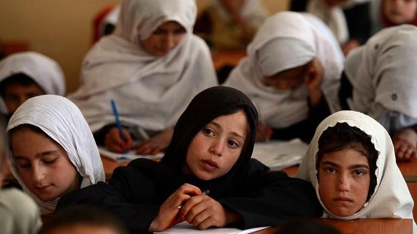 Афганский министр пригрозил наказывать школьниц со слабыми желудками