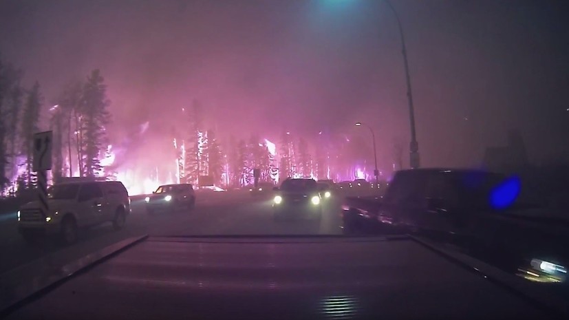 Добро пожаловать в ад: канадцы спасаются из охваченной огнём Альберты