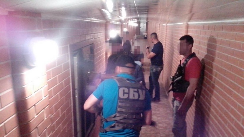 Под домом Героя Украины обнаружили тоннели с сокровищами