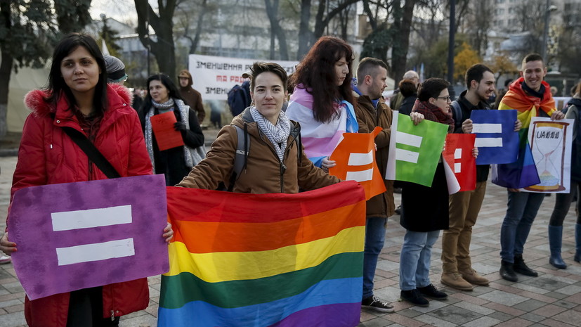 Надеть бельё и обувь для бега: ЛГБТ-активистов в Киеве попросили подготовиться к параду