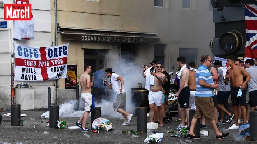 Столкновения фанатов снова начались в Марселе, полиция применила слезоточивый газ