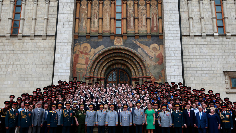 Выпускники московских военных училищ получили дипломы