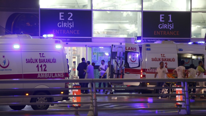 Взрывы прогремели в аэропорту Стамбула, есть жертвы