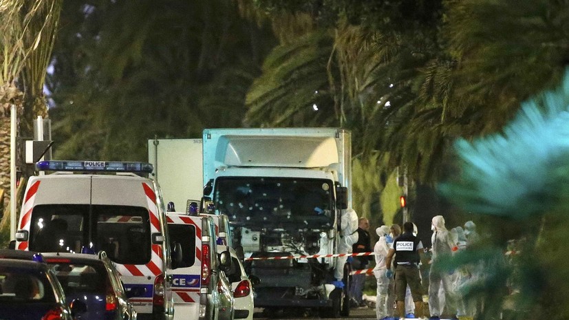 Теракт произошёл в Ницце в День взятия Бастилии, 77 человек погибли