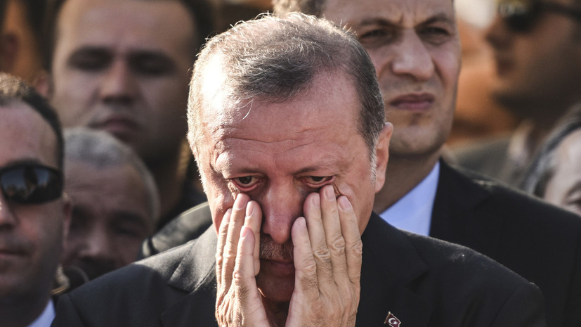 Эрдоган расплакался на похоронах друга, убитого в ходе попытки переворота 