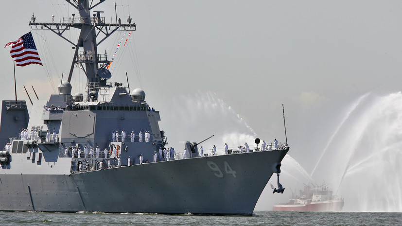 Источник: ВМС Ирана перехватили миноносец США в Ормузском проливе