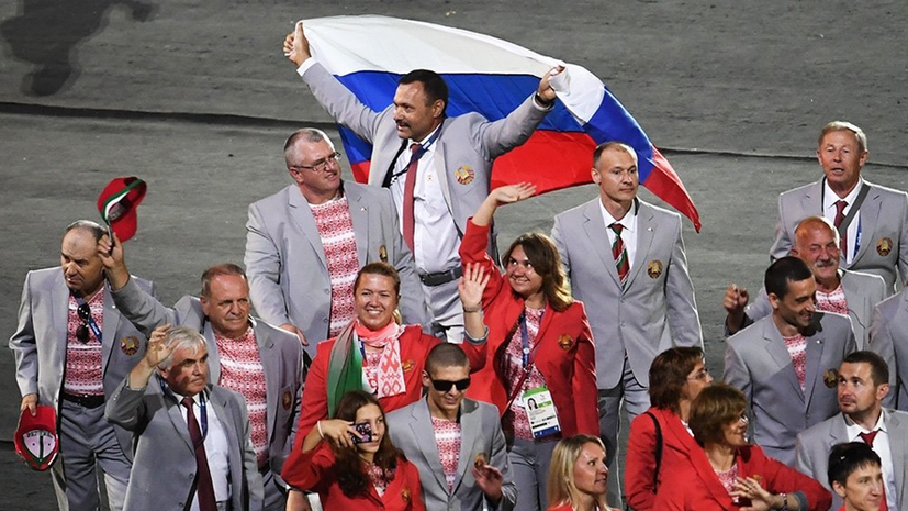 МПК отозвал аккредитацию у белоруса, развернувшего флаг России на Паралимпиаде