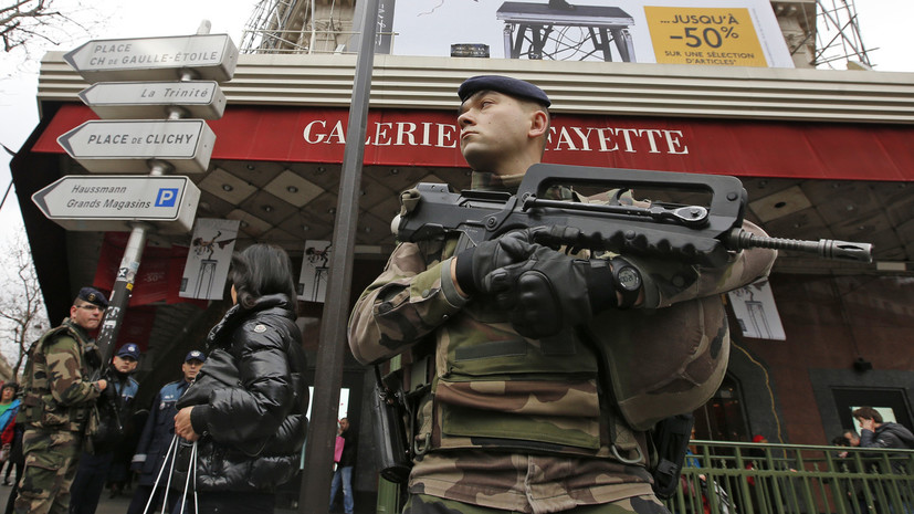 Источник: исполнители парижских терактов проникли в ЕС под видом беженцев