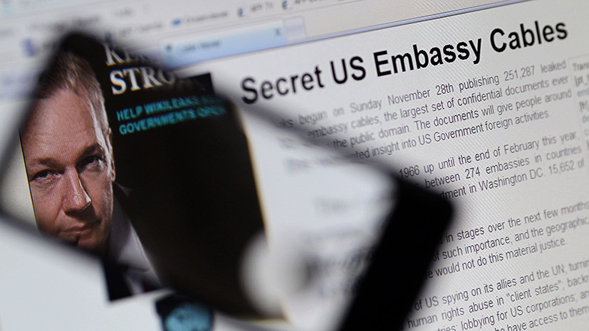 Одеяла, подушки и скотч: советы от Ассанжа, Сноудена и Цукерберга по спасению от слежки
