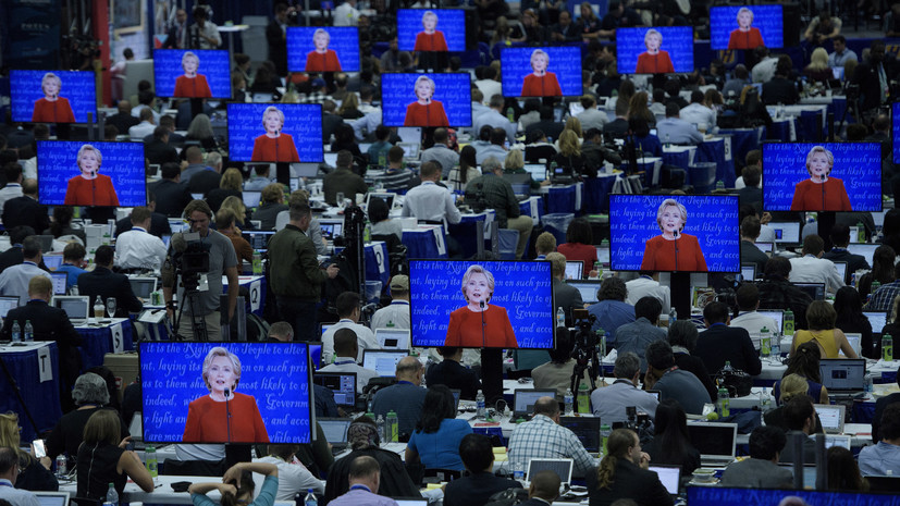 Тесные связи с общественностью: как Клинтон подружилась с американскими журналистами