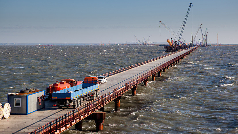 Более 3 тысяч свай Крымского моста погружено в Керченский пролив