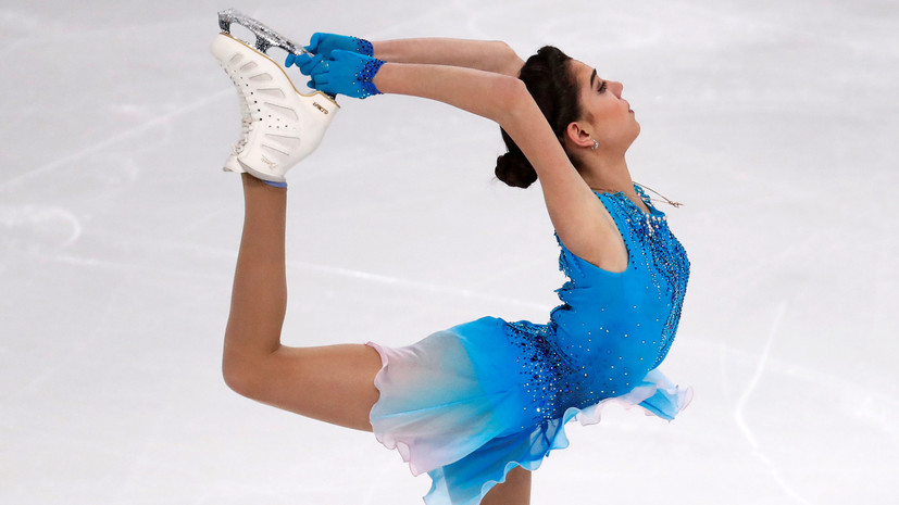 На льду в Париже: Медведева упала, но выиграла этап Гран-при по фигурному катанию 