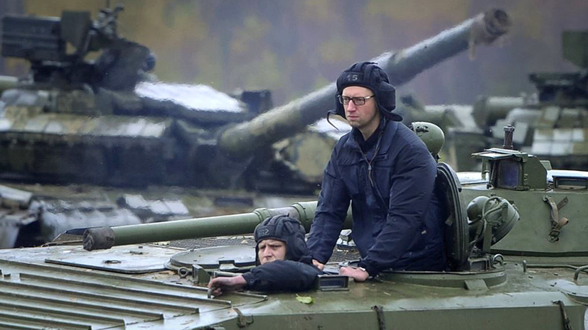 К Порошенко катят танк: что стоит за выступлением Яценюка против президента Украины