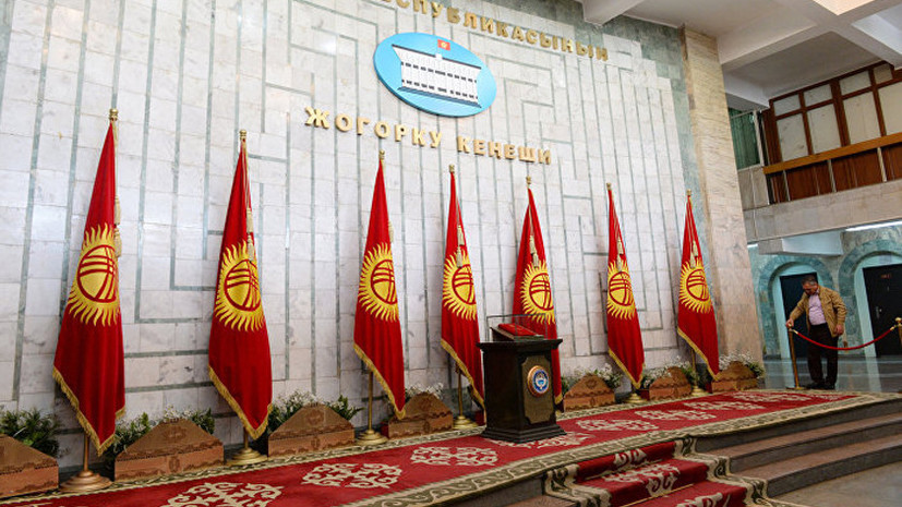 «Повысят зарплаты — вернусь домой»: киргизы о президентских выборах в 2017 году