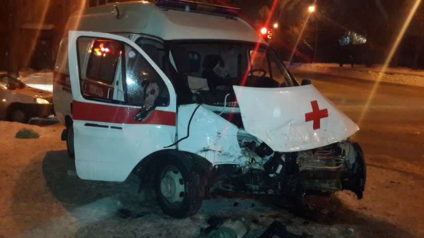 В результате ДТП в Екатеринбурге госпитализированы два врача и водитель скорой помощи