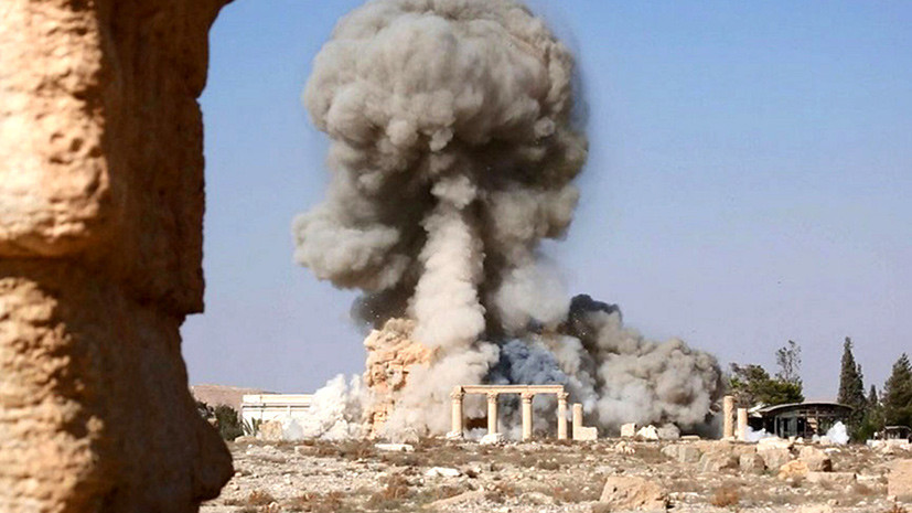 Памятники в жертву политике: взявшие Пальмиру террористы уничтожают реликвии