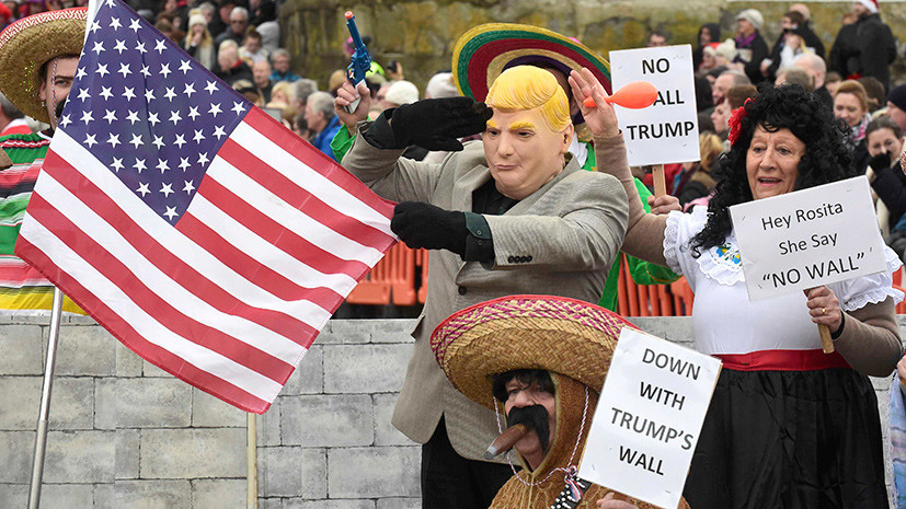 Сменить религию назло Трампу: как в мире реагируют на строительство стены с Мексикой
