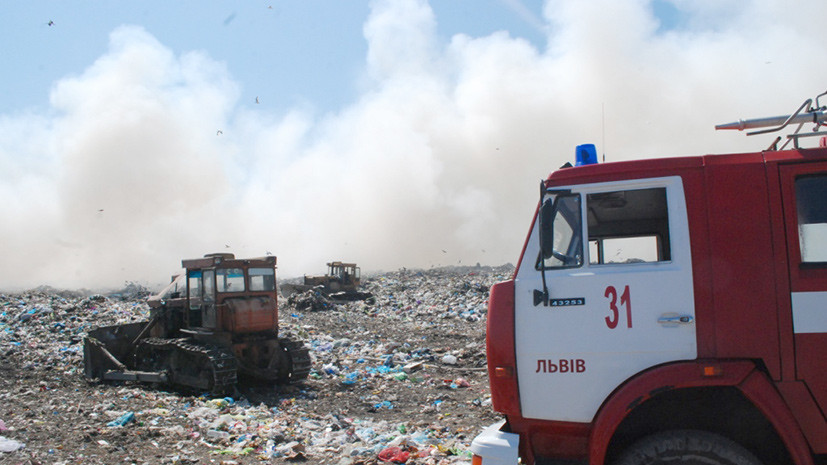 Отходной манёвр: скандал с вывозом мусора во Львове обвалил рейтинг конкурента Порошенко