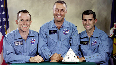 Слева направо: Эдвард Уайт, Вирджил Гриссом, Роджер Чаффи