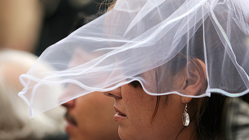 Во Франции депутаты выступили против регистрации браков нелегалов