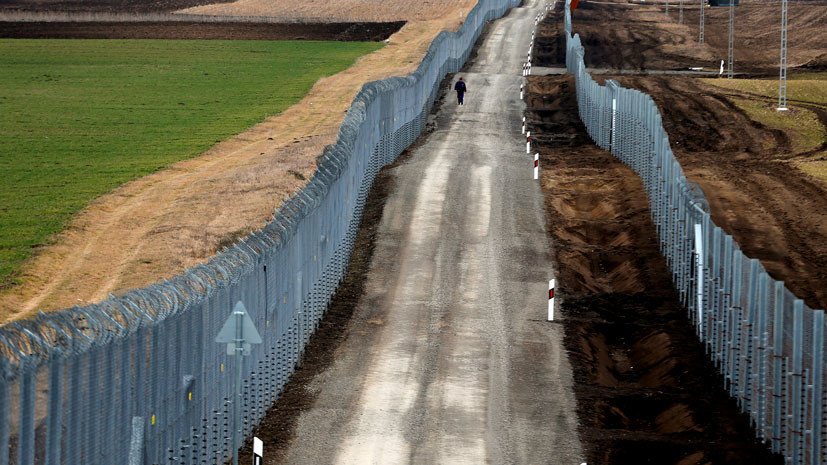 Колючая Венгрия: Будапешт решил отгородиться от мигрантов «умной стеной» 