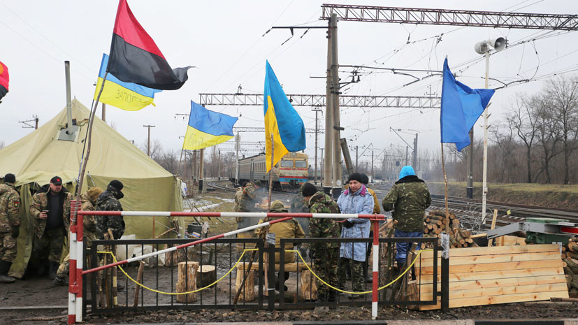 Осаждённый Донбасс: Киев ввёл полную транспортную блокаду ДНР и ЛНР