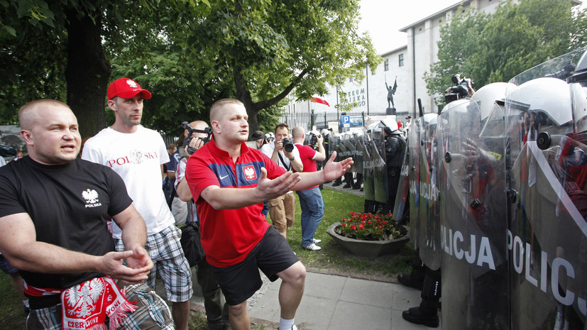 Фанаты труда: в Польше болельщиков приговорили к общественным работам за атаку на россиян