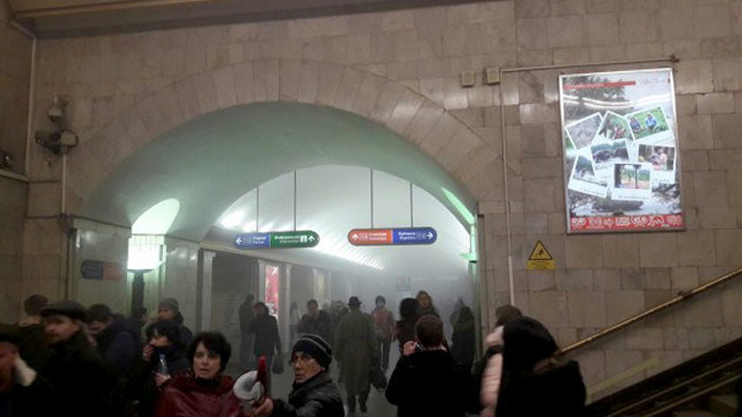 очевидцы рассказали RT о взрыве в петербургском метро