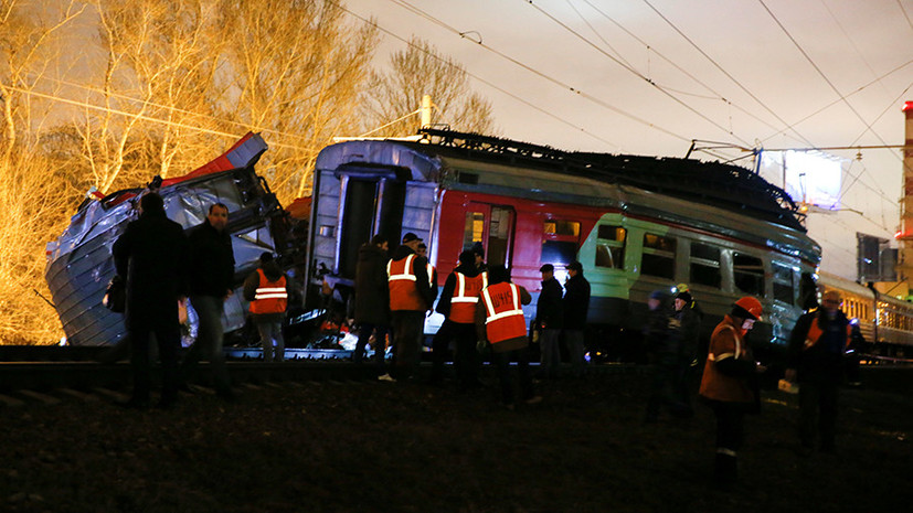 Железнодорожное ДТП: в Москве столкнулись поезд и электричка, пострадали 16 человек