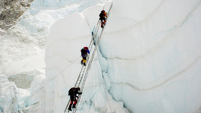 При восхождении на Эверест в этом сезоне погибли 12 альпинистов – Москва 24, 