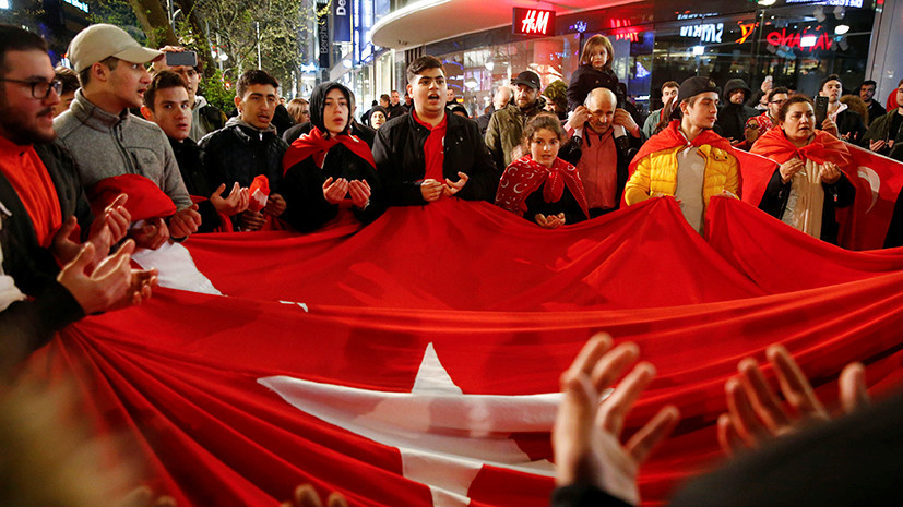  В Германии турецкая диаспора выступает против итогов референдума