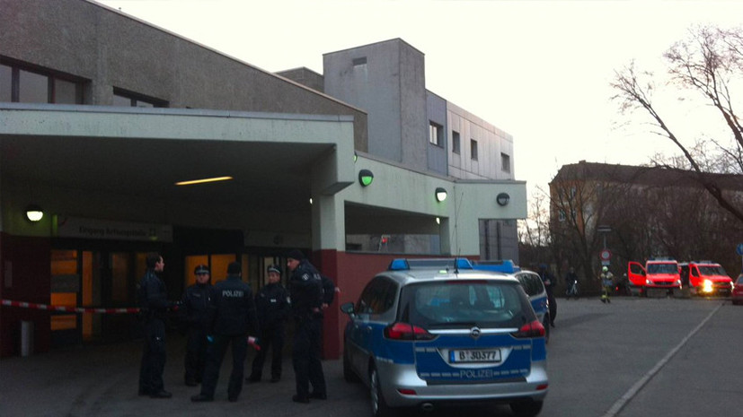 Напавший на полицейских в Берлине мужчина ранен