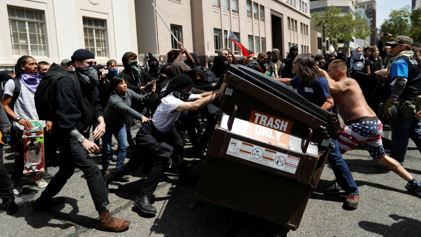 Битва за Беркли: как правые и анархисты сражаются за будущее Америки
