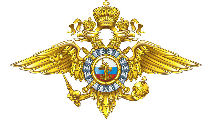 Двуглавый орёл - символ России на крыше старинной деревянной крепости