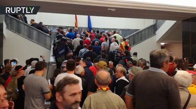 В Македонии протестующие устроили беспорядки в здании заксобрания страны