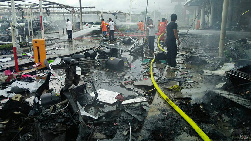При взрывах возле ТЦ на юге Таиланда пострадали около 20 человек