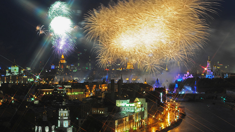 Салют день победы москва фото