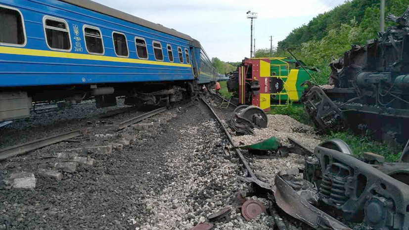 На Украине столкнулись пассажирский и грузовой поезда