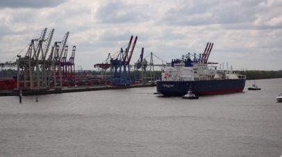 Первый в мире ледовый танкер-газовоз вошёл в порт Гамбурга