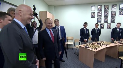 Путин пообещал сыграть в шахматы с президентом ФИФА