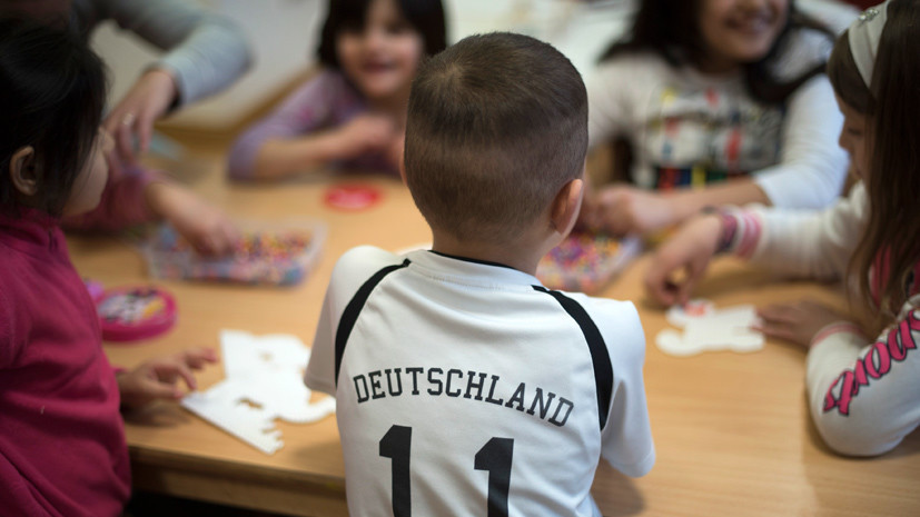 Тотальный контроль: глава МВД Баварии предложил следить за детьми для предотвращения терактов